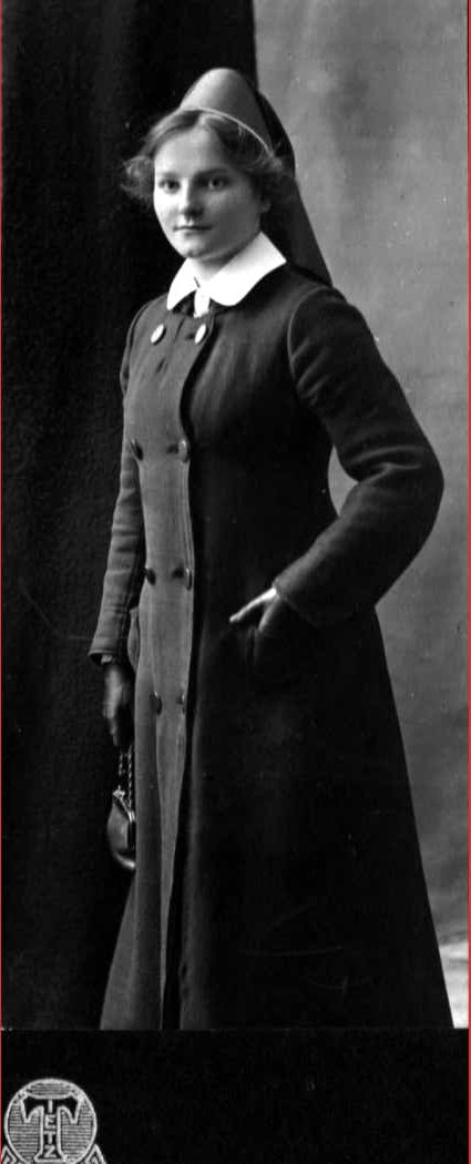 Edith Heydorn, ca. 17 Jahre