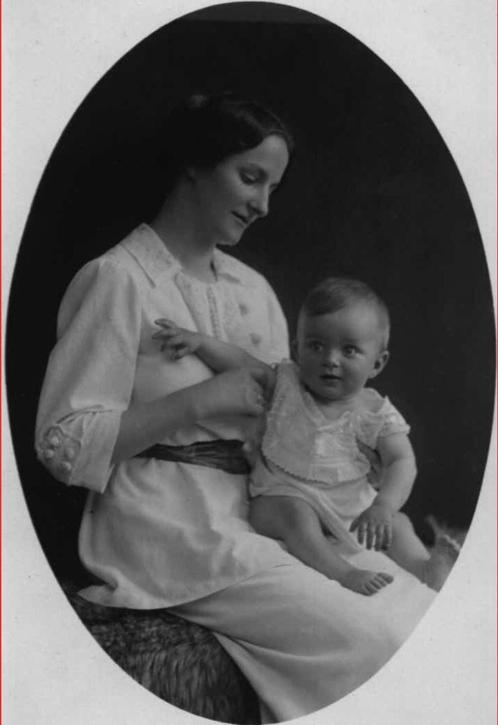 Edith mit ihrem Sohn Ulrich