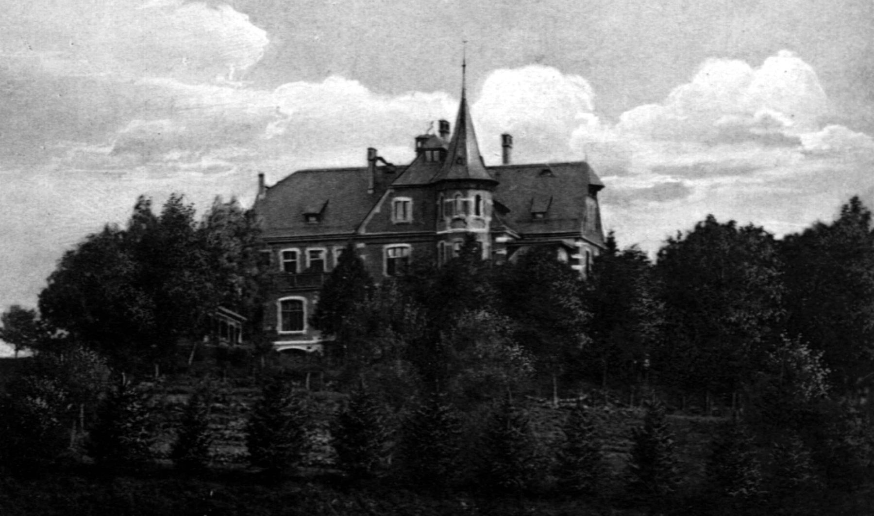 Das Mädchenpensionat in Greiffenberg, Villa am Waldrand