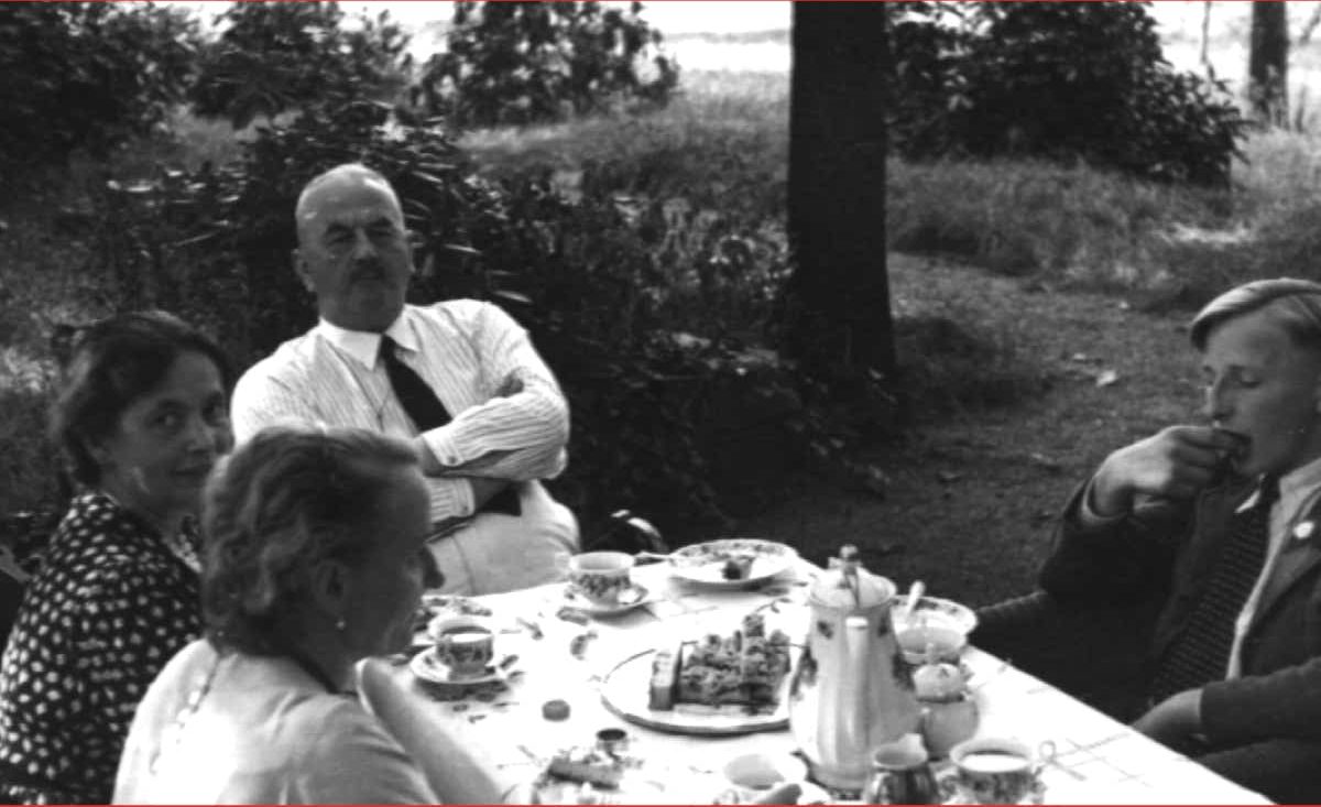 Onkel Max beim Frühstück