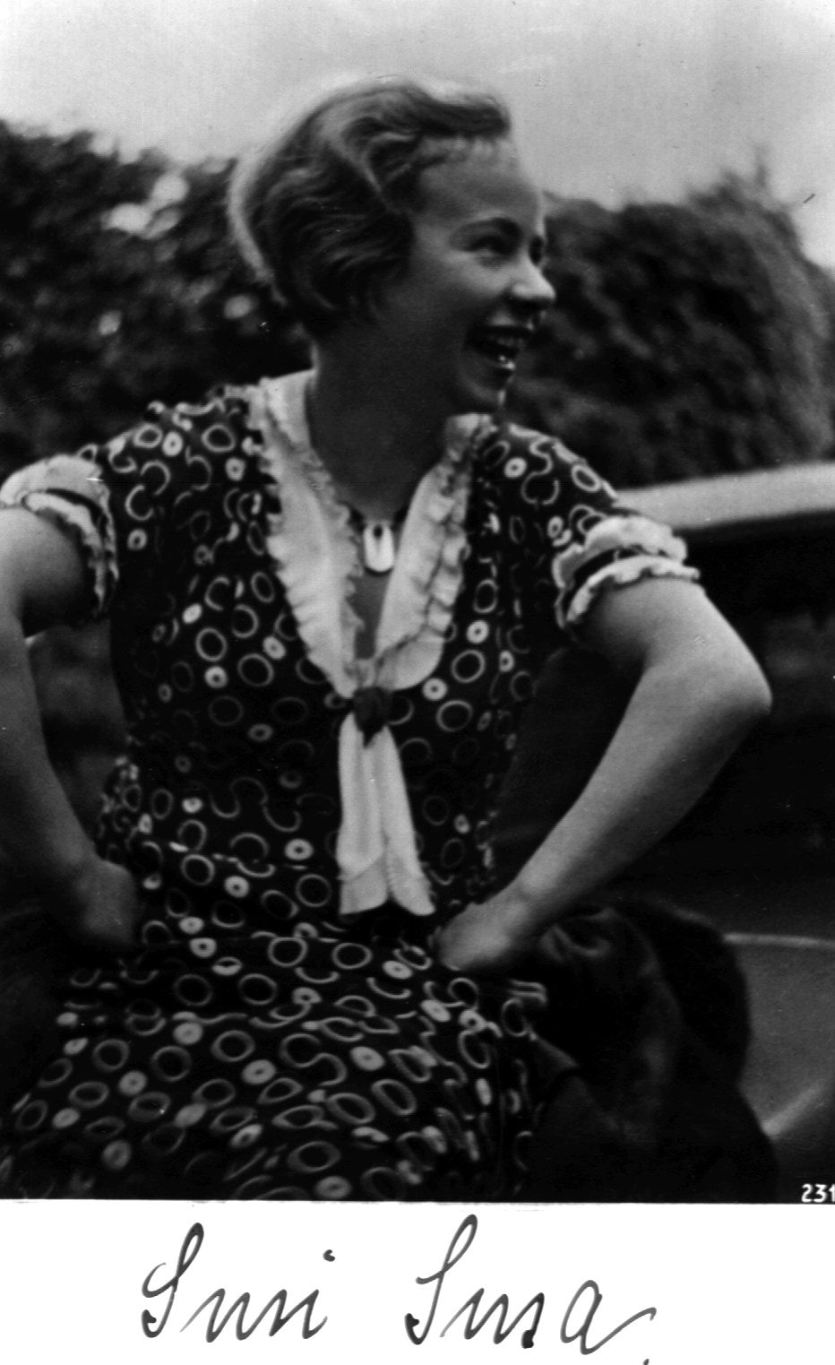Felicitas Salomon, Porträt mit Signatur Susi Susa